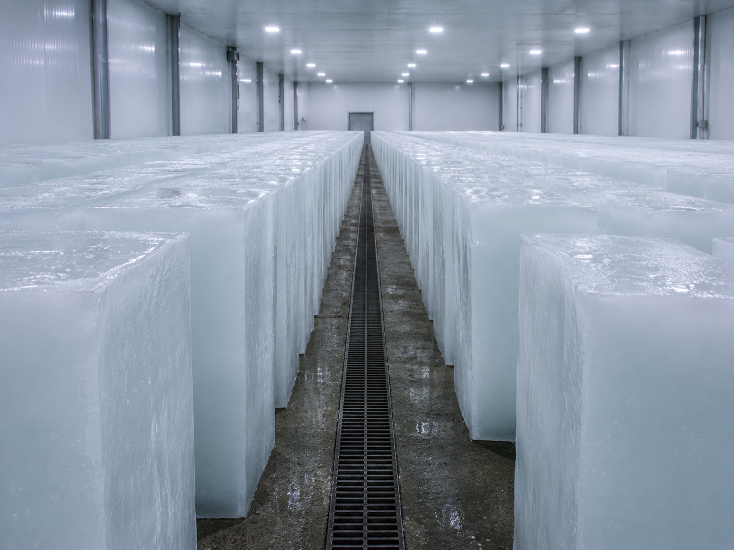 Metalex block ice machine for long-lasting cooling applications
